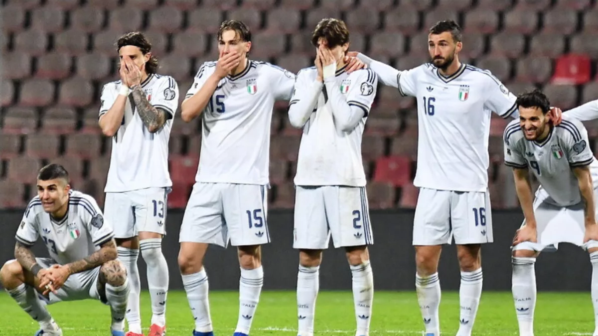 Italia fuori dal Mondiale: il fallimento che nessuno vuole davvero spiegare 1 I giocatori dell'Italia durante i rigori contro la Bosnia