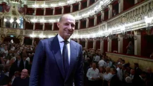 Comfort e una velata tranquillità: il primo atto di Allegri a Napoli 1 Max Allegri al San Carlo di Napoli